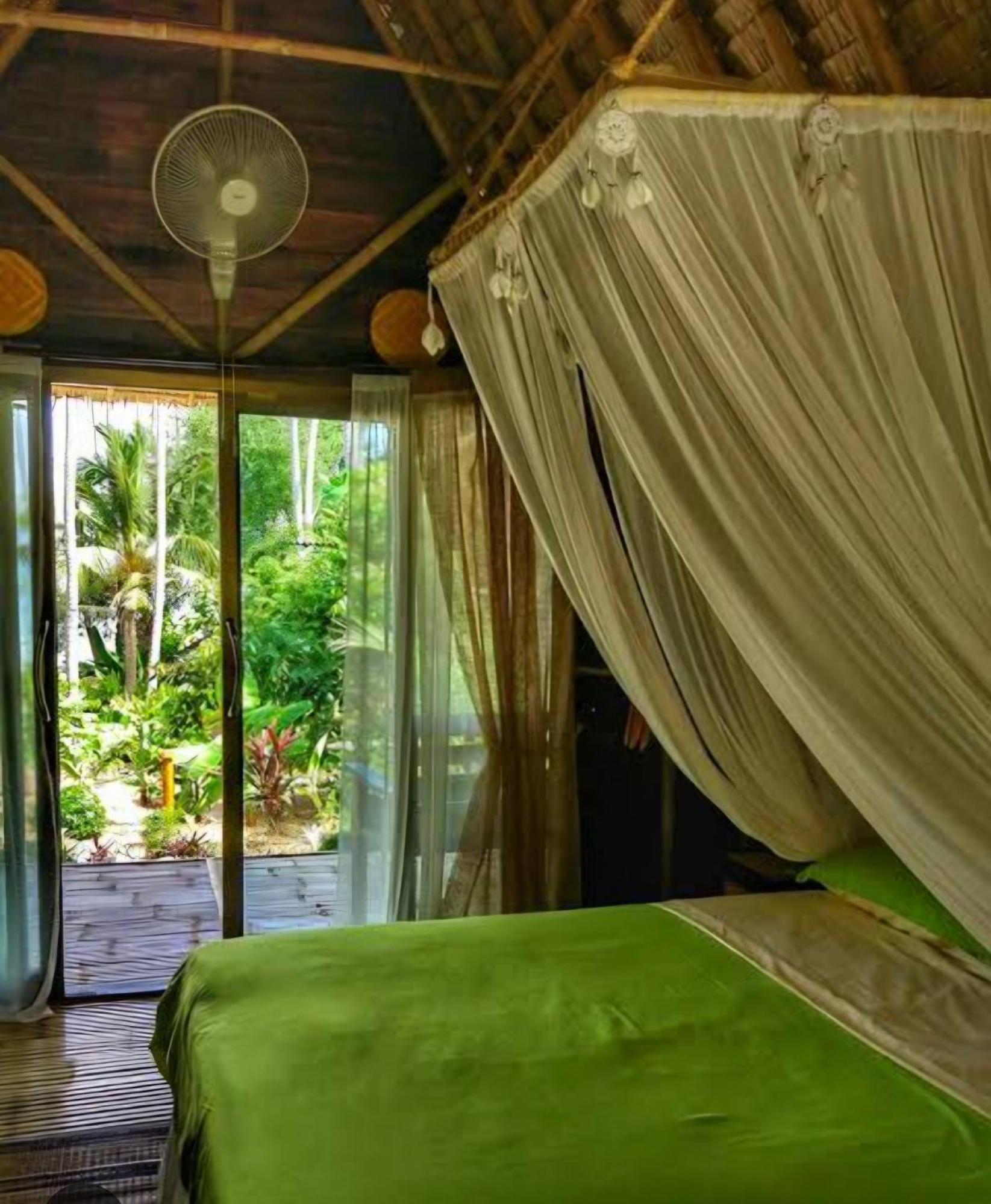מואלבואל Nirvana Bamboo Houses & Dive Resort מראה חיצוני תמונה