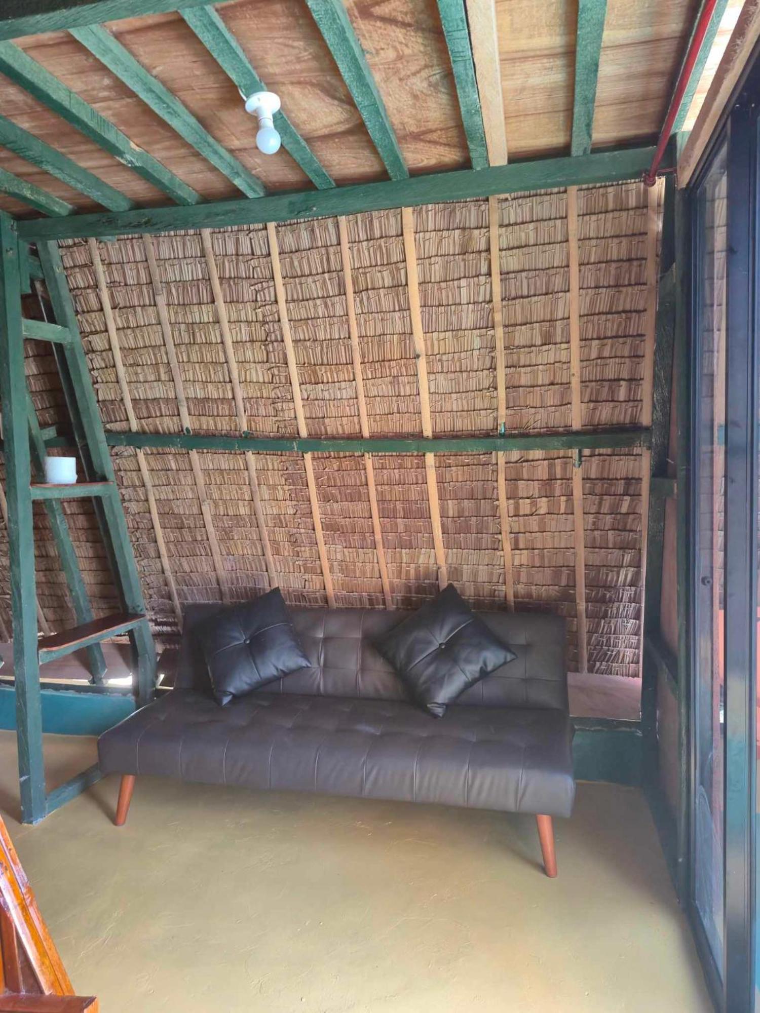 מואלבואל Nirvana Bamboo Houses & Dive Resort מראה חיצוני תמונה